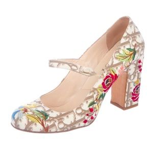Chiristian Dior Diorissimo pumps.